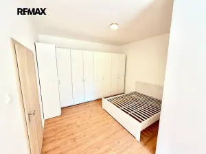 Pronájem bytu 2+kk, Praha - Vyšehrad, Neklanova, 57 m2