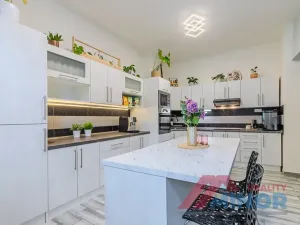 Prodej bytu 3+1, Slaný, Ouvalova, 98 m2