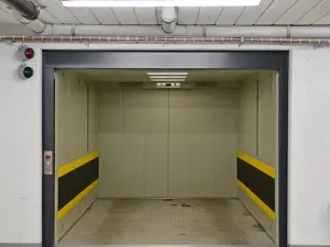 Pronájem garážového stání, Hradec Králové - Pražské Předměstí, 13 m2