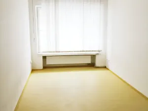 Pronájem kanceláře, Hradec Králové, Gočárova třída, 19 m2