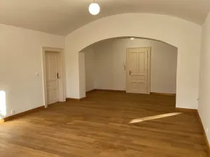 Pronájem kanceláře, Praha - Libeň, Zvonařovská, 56 m2