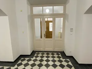 Pronájem kanceláře, Praha - Libeň, Zvonařovská, 56 m2