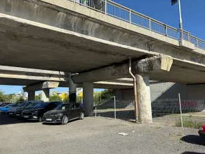 Pronájem komerčního pozemku, Praha, Radiová, 500 m2