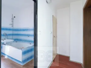 Pronájem bytu 3+1, Praha - Kobylisy, Kyselova, 64 m2