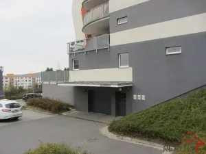 Pronájem garážového stání, Zlín, Zelinova, 14 m2
