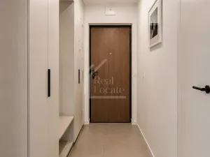 Pronájem bytu 1+kk, Praha, Pernerova, 32 m2