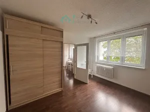 Pronájem bytu 2+1, Pardubice, Stavbařů, 56 m2