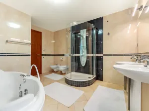 Prodej rodinného domu, Praha - Kyje, Sklenská, 200 m2
