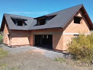 Prodej rodinného domu, Rovensko pod Troskami, 252 m2