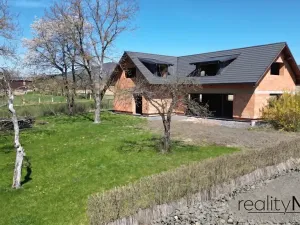 Prodej rodinného domu, Rovensko pod Troskami, 252 m2
