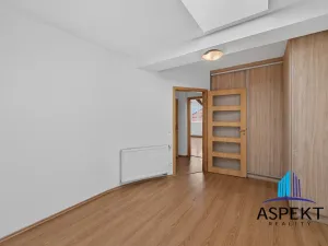 Pronájem bytu 2+kk, Praha - Holešovice, Poupětova, 64 m2