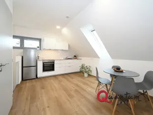 Pronájem bytu 2+1, Praha - Holyně, Za Knotkem, 89 m2