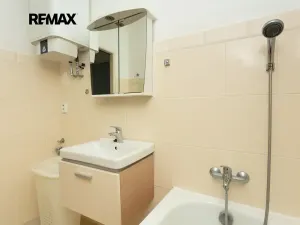 Pronájem bytu 1+1, Praha - Kobylisy, Jelínkova, 33 m2