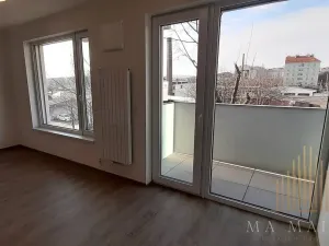 Pronájem bytu 1+kk, Praha - Holešovice, Na Maninách, 33 m2