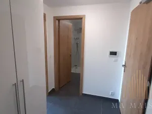 Pronájem bytu 1+kk, Praha - Holešovice, Na Maninách, 33 m2