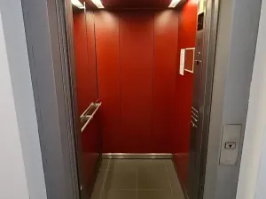 Pronájem garážového stání, Praha - Podolí, Nedvědovo náměstí, 20 m2