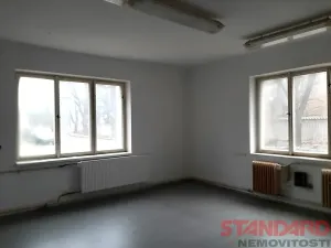 Pronájem komerční nemovitosti, Lužany, 64 m2