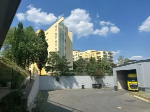 Pronájem garážového stání, Praha - Řepy, Zrzavého, 18 m2