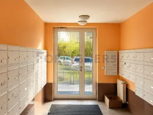 Pronájem bytu 1+kk, Praha - Záběhlice, Ve slatinách, 34 m2