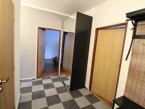 Prodej bytu 3+1, Karlovy Vary, Krymská, 68 m2