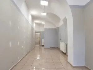 Pronájem obchodního prostoru, Přelouč, Masarykovo náměstí, 30 m2