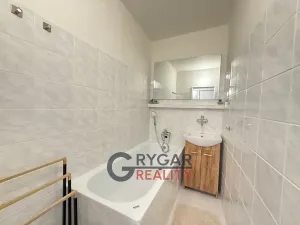 Pronájem bytu 2+kk, Praha - Prosek, Prosecká, 41 m2