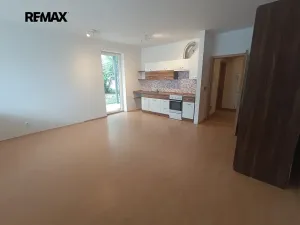 Pronájem bytu 1+kk, Lety, Karlštejnská, 39 m2