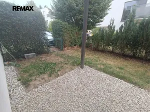 Pronájem bytu 1+kk, Lety, Karlštejnská, 39 m2