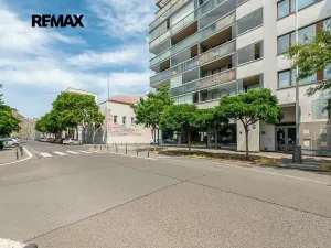 Prodej bytu 2+kk, Praha - Holešovice, Osadní, 54 m2