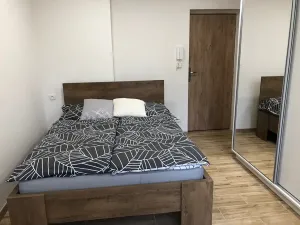 Pronájem bytu 1+kk, Zlín, Štefánikova, 26 m2