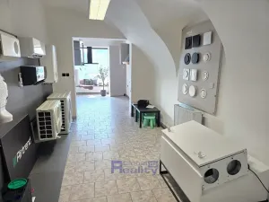 Pronájem obchodního prostoru, Hradec Králové, Pražská třída, 200 m2