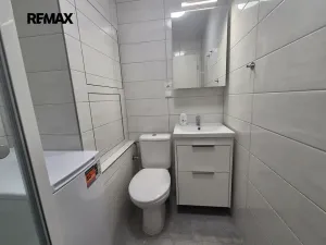 Pronájem bytu 1+1, Rosice, Komenského náměstí, 31 m2