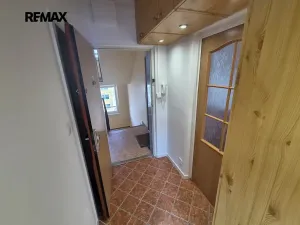 Pronájem bytu 1+1, Rosice, Komenského náměstí, 31 m2