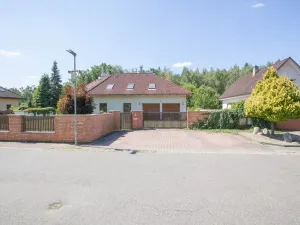 Prodej rodinného domu, Sezemice - Veská, 400 m2