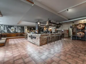 Pronájem restaurace, Praha - Braník, Branická, 610 m2