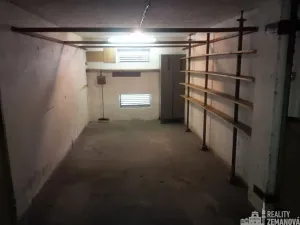 Pronájem garážového stání, Praha - Podolí, Kubištova, 16 m2