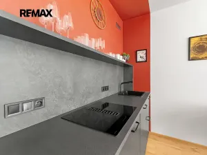 Prodej bytu 2+kk, Praha - Karlín, Sokolovská, 59 m2