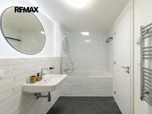 Prodej bytu 2+kk, Praha - Karlín, Sokolovská, 59 m2