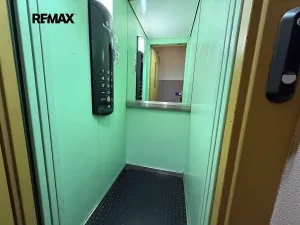 Pronájem bytu 2+kk, Praha - Smíchov, Na Skalce, 36 m2