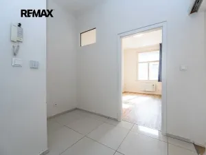 Pronájem bytu 2+kk, Praha - Nusle, Čestmírova, 43 m2