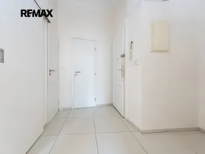 Pronájem bytu 2+kk, Praha - Nusle, Čestmírova, 43 m2