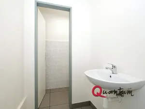 Pronájem skladu, Praha - Modřany, Obchodní náměstí, 140 m2
