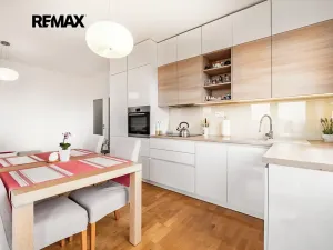 Prodej bytu 1+kk, Praha - Hrdlořezy, Učňovská, 45 m2