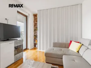 Prodej bytu 1+kk, Praha - Hrdlořezy, Učňovská, 45 m2