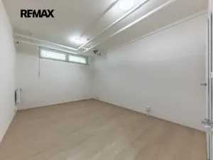 Prodej kanceláře, Praha - Střížkov, Děčínská, 45 m2