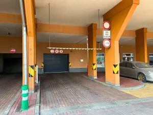 Pronájem garážového stání, Praha - Vysočany, Poděbradská, 12 m2