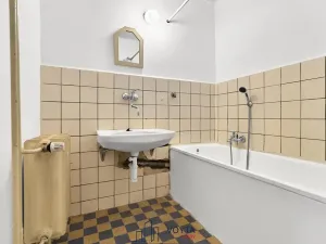 Prodej bytu 2+1, Karlovy Vary, Zbrojnická, 61 m2