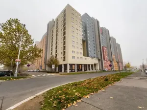 Pronájem garážového stání, Praha - Troja, Hnězdenská, 13 m2