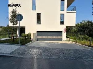Pronájem bytu 1+kk, Praha - Košíře, Na Stárce, 39 m2
