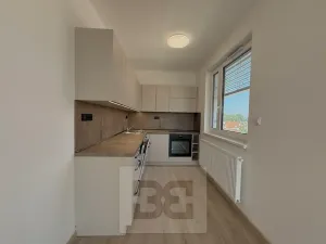 Pronájem bytu 2+kk, Pardubice, U Sportovní školy, 59 m2
